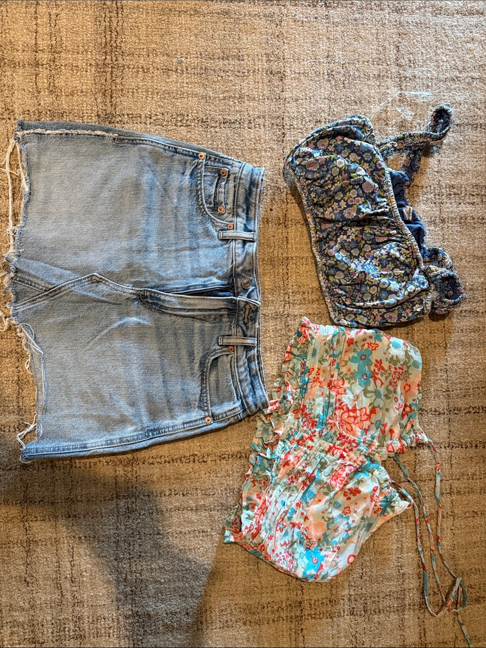 American Eagle Bundle - skirt size 4, tops M